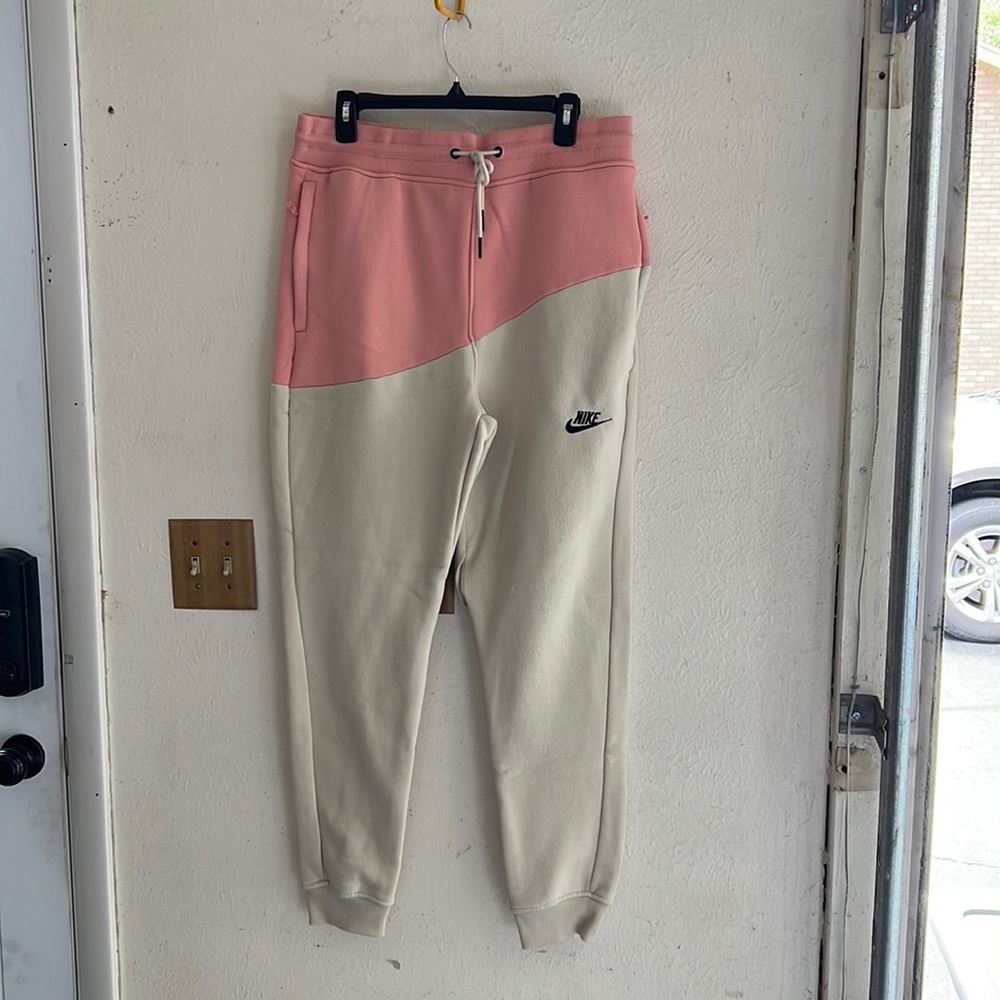 Women sweat suit size Xl, Nike